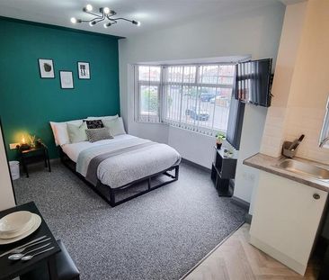 1 bedroom in a house share to rent - Photo 3