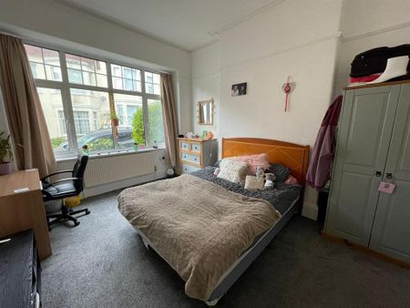 3 bedroom flat to rent - Photo 3