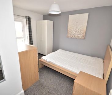 6 bedroom semi-detached house to rent - Photo 2