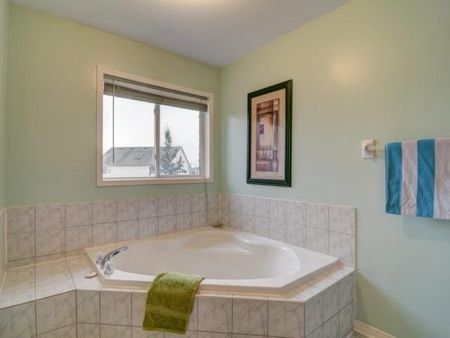 For Lease - 5 Gabrielle Drive, Brampton, Ontario - Photo 2