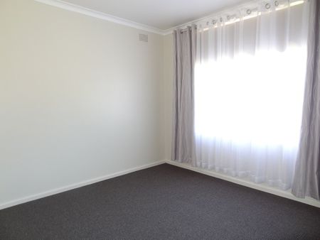 2/128 Stewart Street - Photo 3