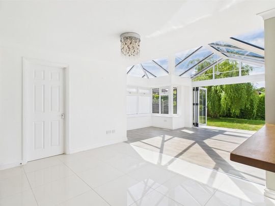 4 bedroom detached house to rent - Photo 1