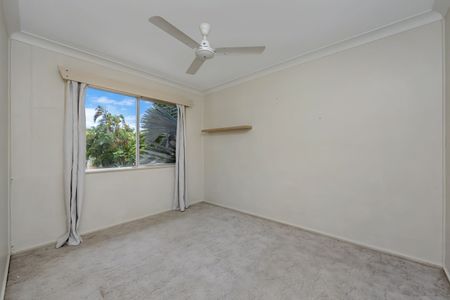 Charming Queenslander Family Home in a Quiet Street - Photo 5