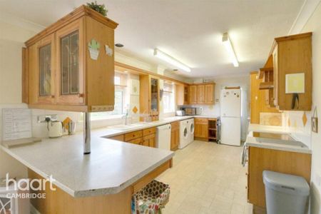 4 bedroom end of terrace house to rent - Photo 5