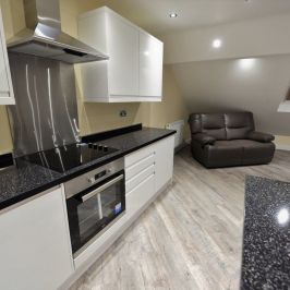 1 bedroom Flat in Woodsley Road, Leeds - Photo 1