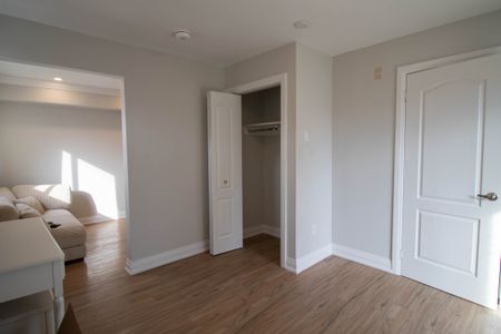 **SPACIOUS** Extended Bachelor Apartment in Welland!! - Photo 4