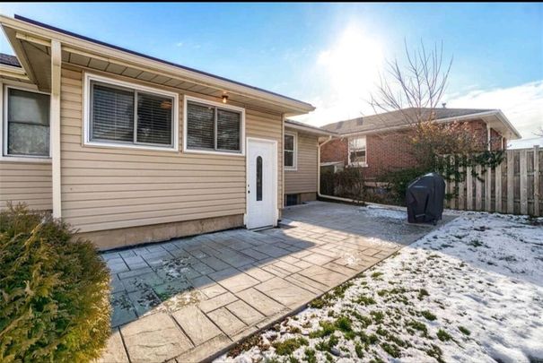 For Lease - 202 East 44th Street, Hamilton, Ontario - Photo 1