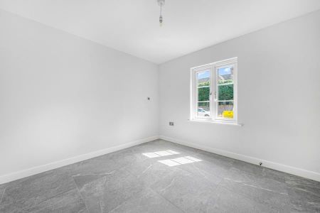 Epsom Road, Guildford - 3 bedrooms Property for lettings - Seymours - Photo 3