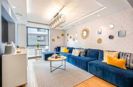 Elegance Apartment - Photo 2