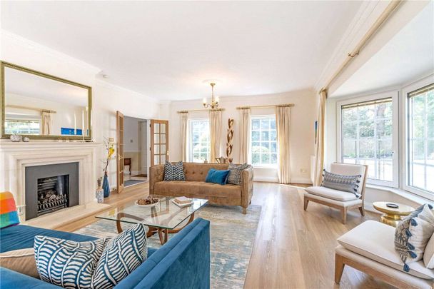 A beautifully presented family home situated in a sought after location in Sunningdale. - Photo 1