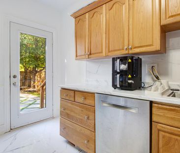 For Lease - 49 Wentworth #Main Street, Hamilton, Ontario - Photo 2