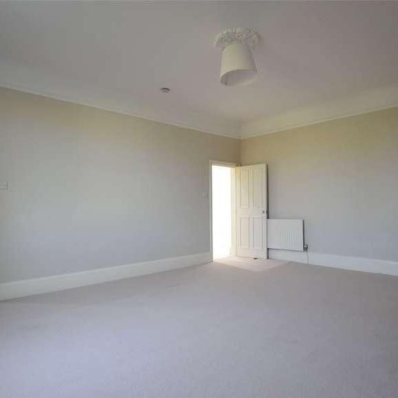 Wellington Square, Cheltenham, GL50 - Photo 1