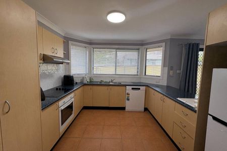 PRIVATE 4 BEDROOM HOME!! - Photo 5