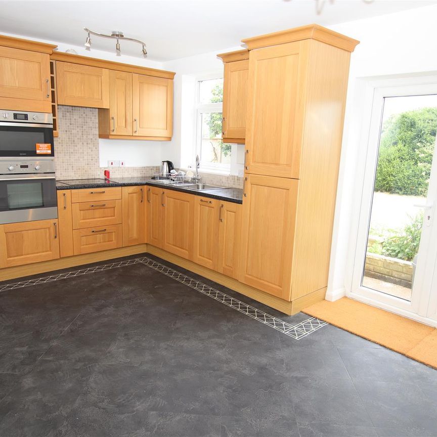 3 bedroom Semi-Detached House to let - Photo 1