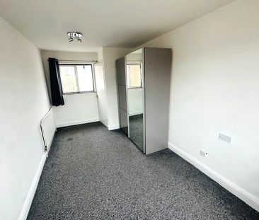 6 bedroom semi-detached house to rent - Photo 2