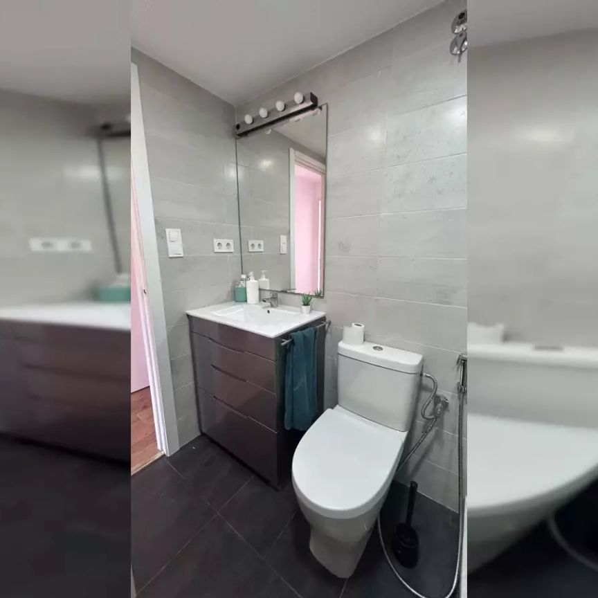 Double bed in Room for rent in 2-bedroom apartment in Barcelona - Photo 1