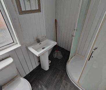 2 bedroom block of apartments to rent - Photo 6