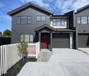 Two Level Townhouse&excl; Brand New&excl; Huge Garden&excl; - Photo 1