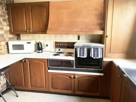 Water frontage 3 level Family home All rooms with water view - Photo 4