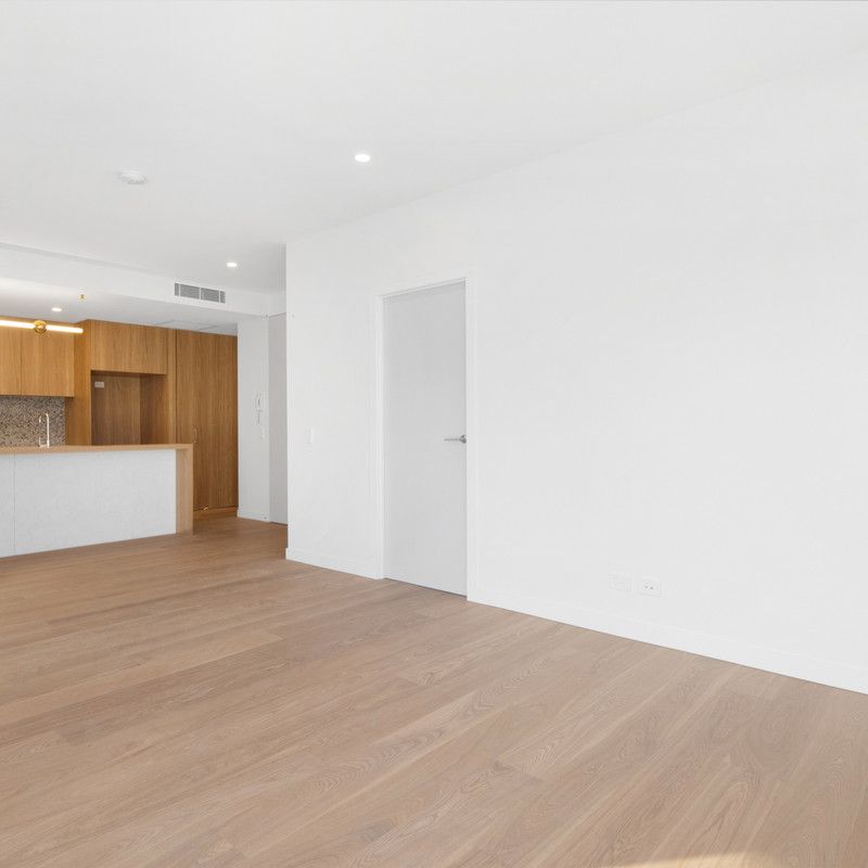 Beautifully Designed Two Bedroom Apartment in the Heart of Kangaroo Point - Photo 1