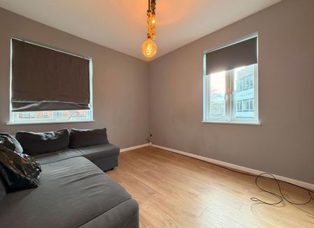 3 bedroom flat to rent - Photo 2