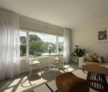 “Bright & Modern Studio Apartment with Stunning Views” - Photo 1
