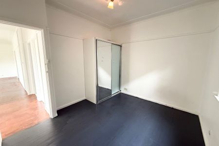 Simplicity and Convenience 3 Bedroom House in Merrylands - Photo 3