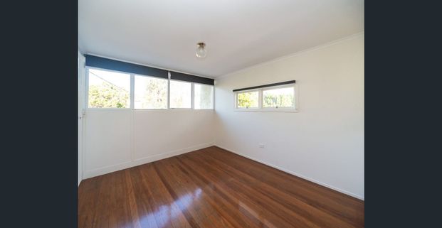 SMACK BANG IN THE MIDDLE OF ALL THE ACTION! - Photo 1