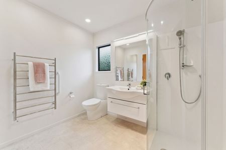 Coastal Living at Its Best Ã¢€“ Stand-Alone, Low-Maintenance Gem in Mairangi Bay - Photo 2