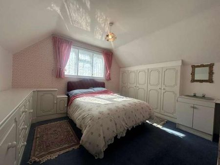 Slough, Berkshire, SL3 - Photo 2