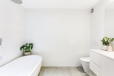 Contemporary and Stylish Three Bedroom Terrace with Parking - Photo 5