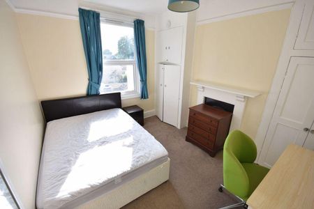 4 bedroom terraced house to rent - Photo 2