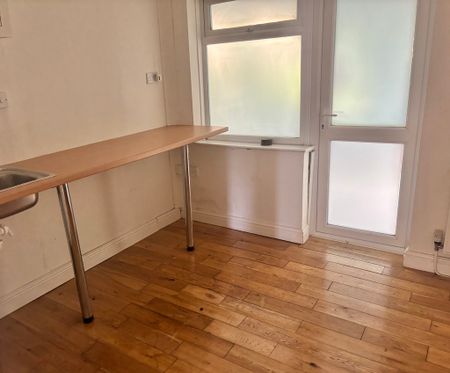 4 bedroom Semi Detached Four Bedroom House to rent - Photo 2