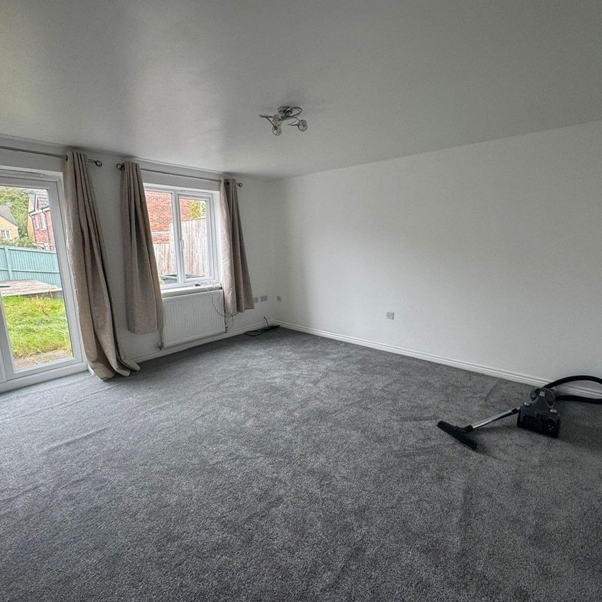 Plantation Drive, Bradford - Photo 1