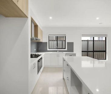 “A Beautiful house available for lease!” - Photo 1