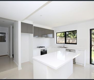 Spacious Townhouse in the Heart of Ringwood - Photo 5