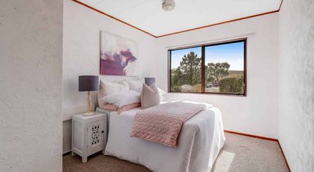 Large Family home in Unsworth Heights - Photo 5