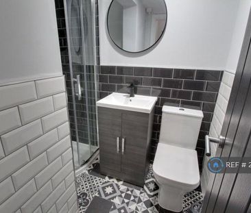 1 bedroom in a house share to rent - Photo 6