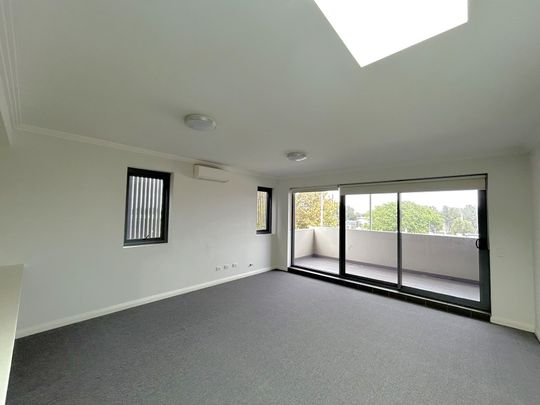 Brand new carpet, three bright rooms with windows, and two parking spaces - Photo 1