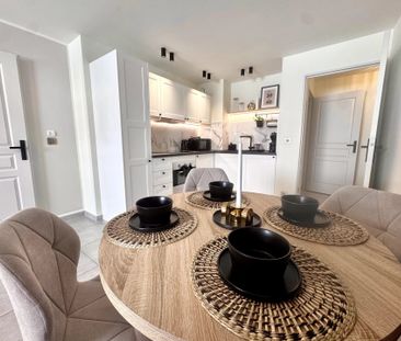 NICE - RUE SMOLLETT - Appartement trois pièces avec possibilité par... - Photo 3