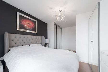 Apartment to let in Parkside Court E16 - Photo 5