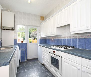 Hedgeley, Woodford Avenue, Ilford IG4 - Photo 5