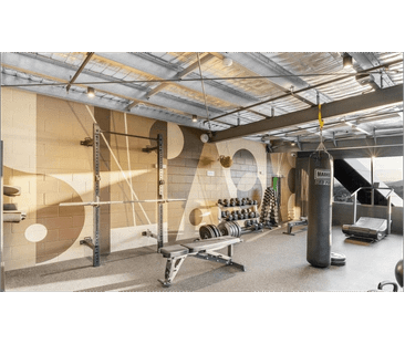 Rooftop Views Overlooking the Iconic Gabba Stadium! - Photo 5