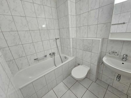 Two-and-a-half-room apartment on the first floor - Photo 5