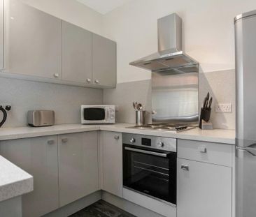 3 bedroom terraced house to rent - Photo 6