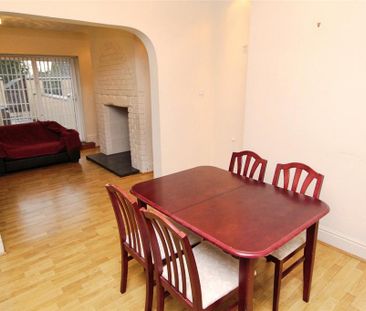 2 bedroom end of terrace house to rent - Photo 4