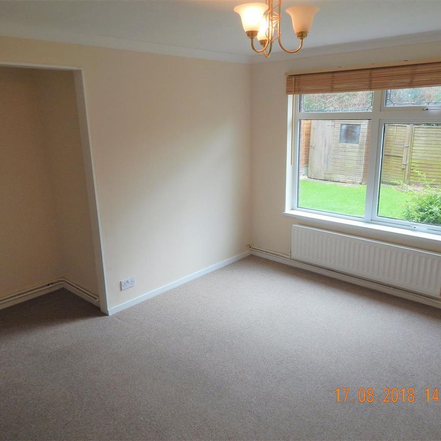 Sandhurst Close, Redditch - Photo 1