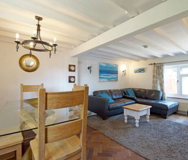 A characterful three-bedroom fisherman’s cottage in Selsey, with ga... - Photo 2