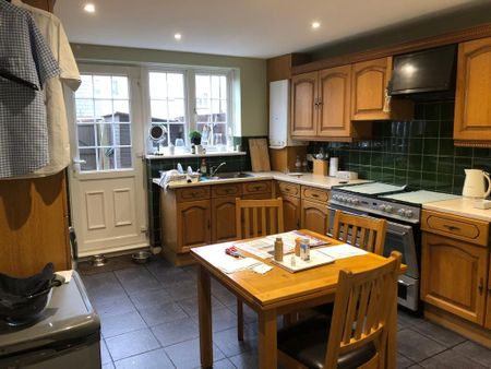 1 bedroom in a house share to rent - Photo 5