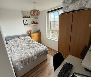 2 Bed Flat, Wilmot St, E2 - Photo 2